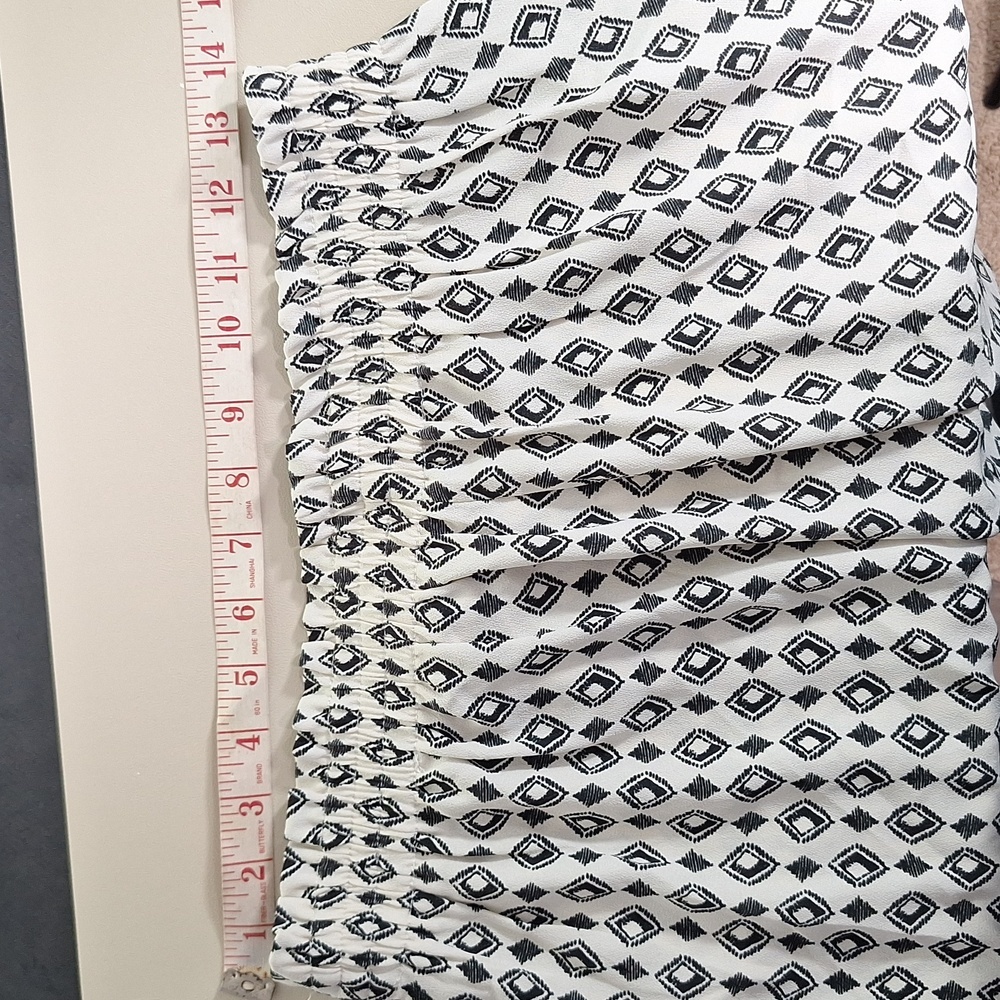 DR2 Black and Cream Shorts Geo Print - Picture 8 of 8